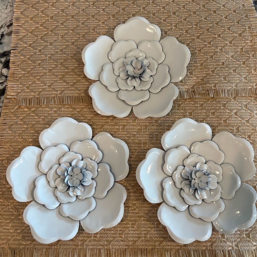 Elegant White Floral Wall Accents